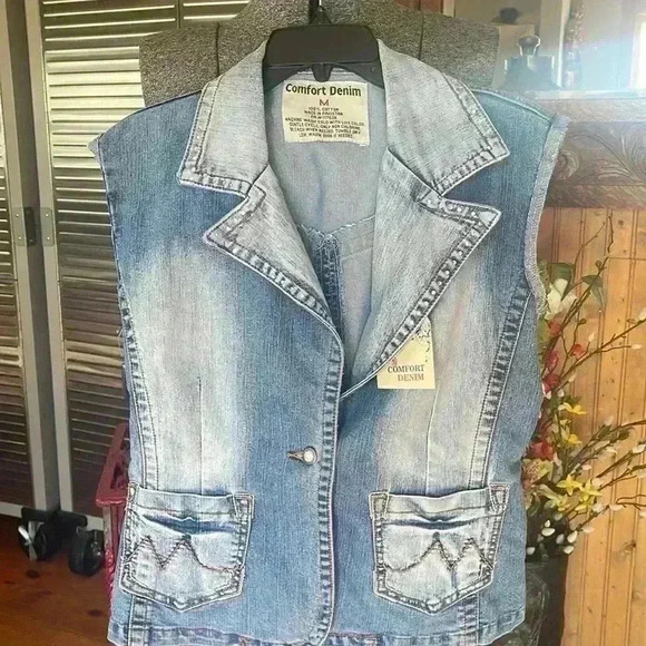 Comfort denim size medium, jean vest. - Picture 1 of 9